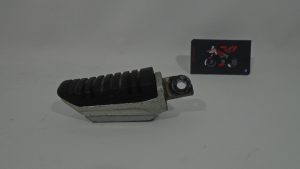 ESTRIBO TRASERO DERECHO SUZUKI GSR 600 06-08